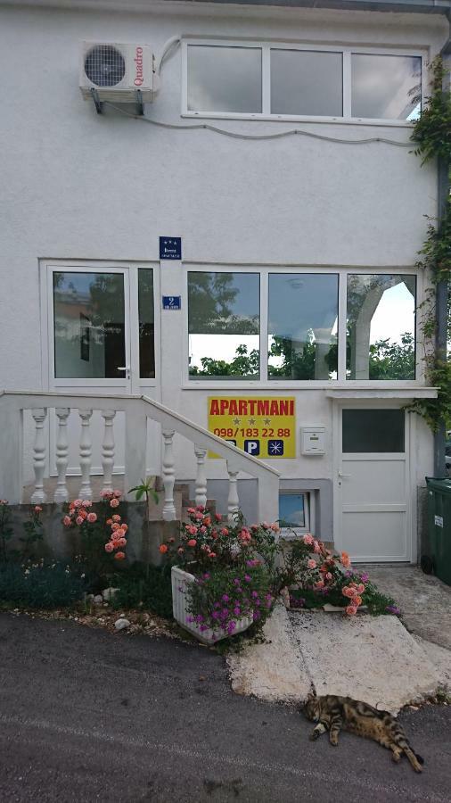 Apartmani Kocka Примоштен Экстерьер фото