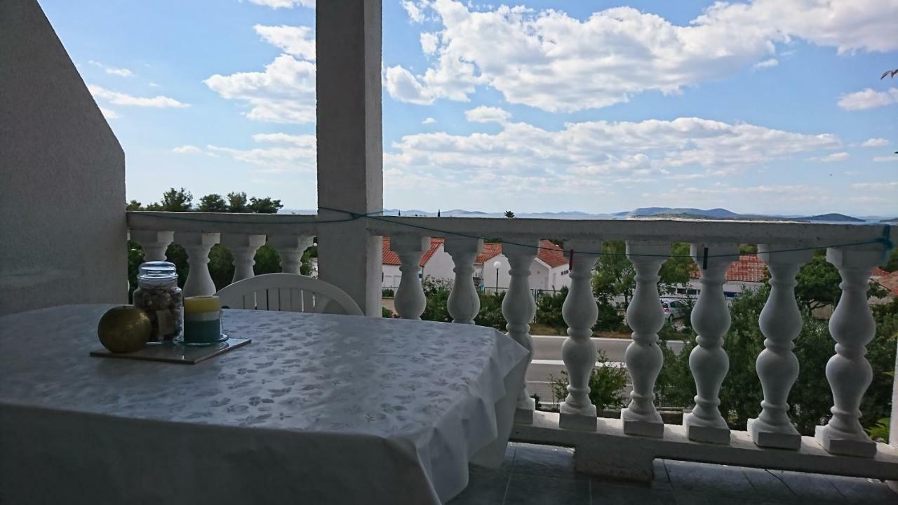 Apartmani Kocka Примоштен Экстерьер фото