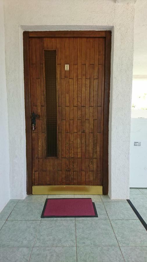 Apartmani Kocka Примоштен Экстерьер фото