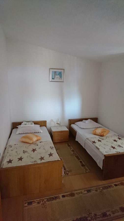 Apartmani Kocka Примоштен Экстерьер фото
