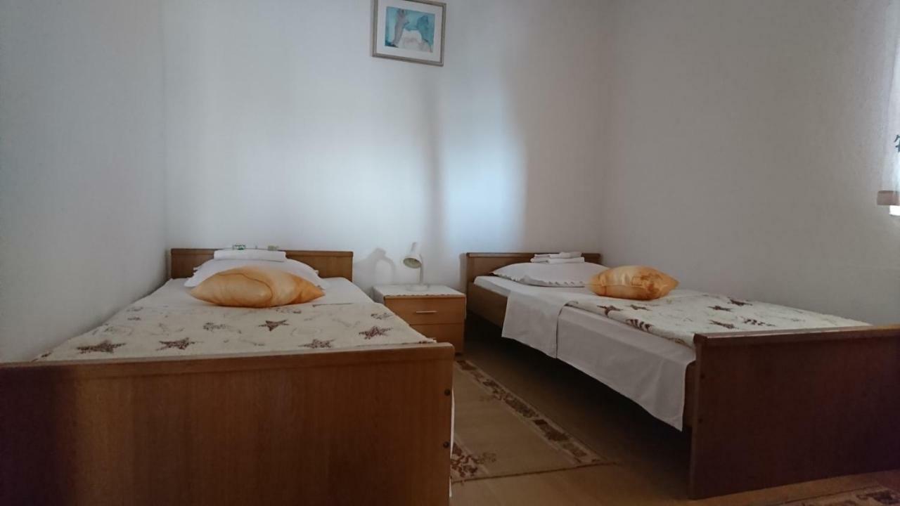 Apartmani Kocka Примоштен Экстерьер фото